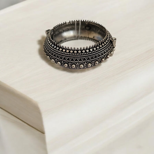 807963 Classic Kada With Oxidised Plating