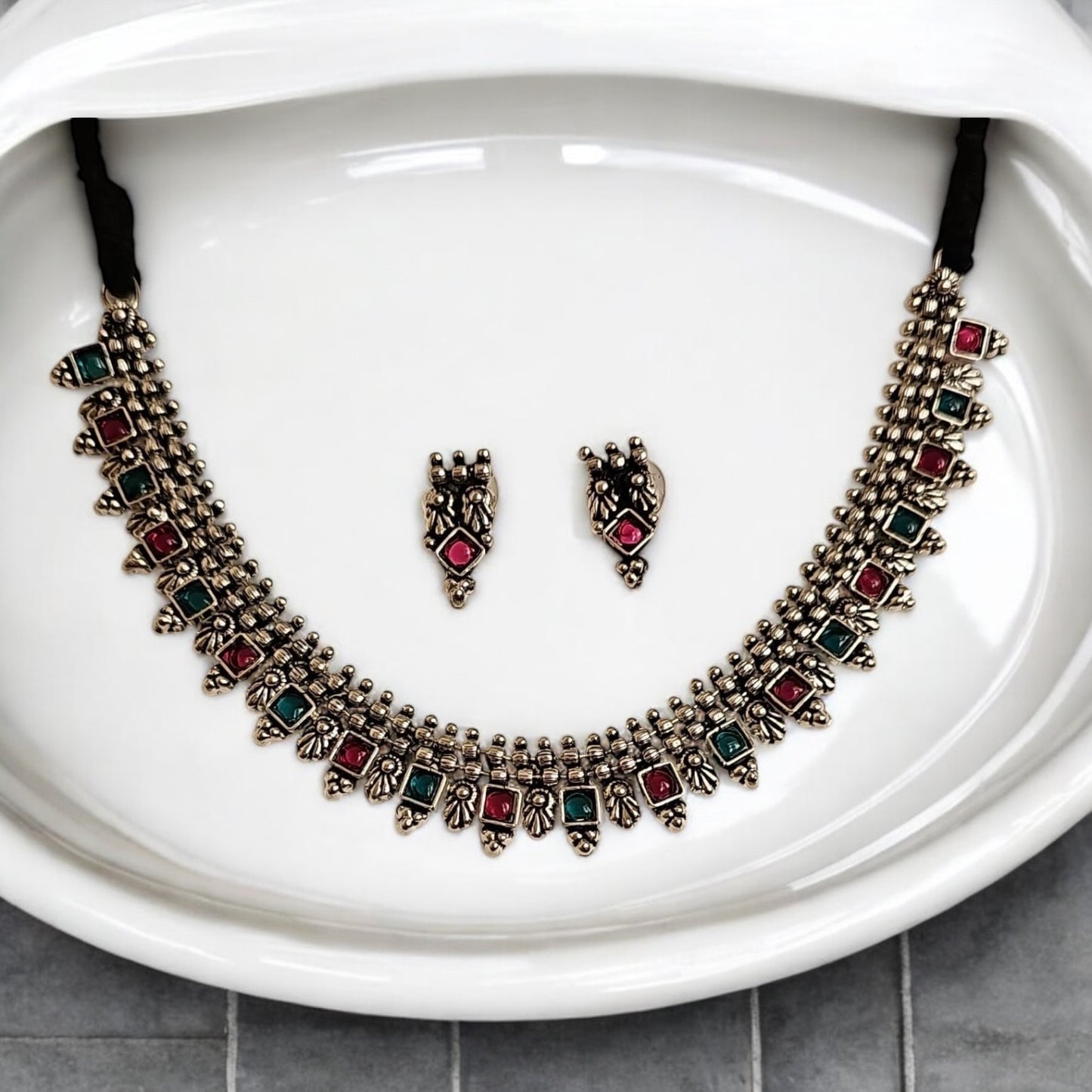 808884 Classic Necklace With Oxidised Plating-Rubygreen
