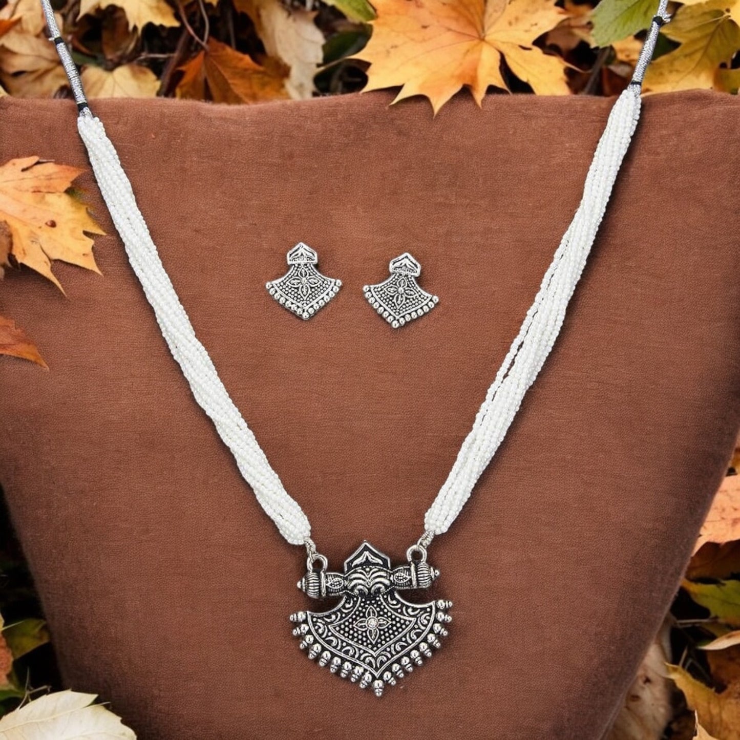 800918 Classic Necklace With Oxidised Plating-White