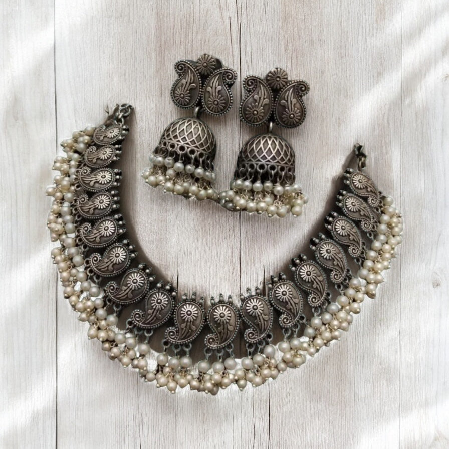 97999-NSO Classic Necklace With Oxidised Plating-White Moti