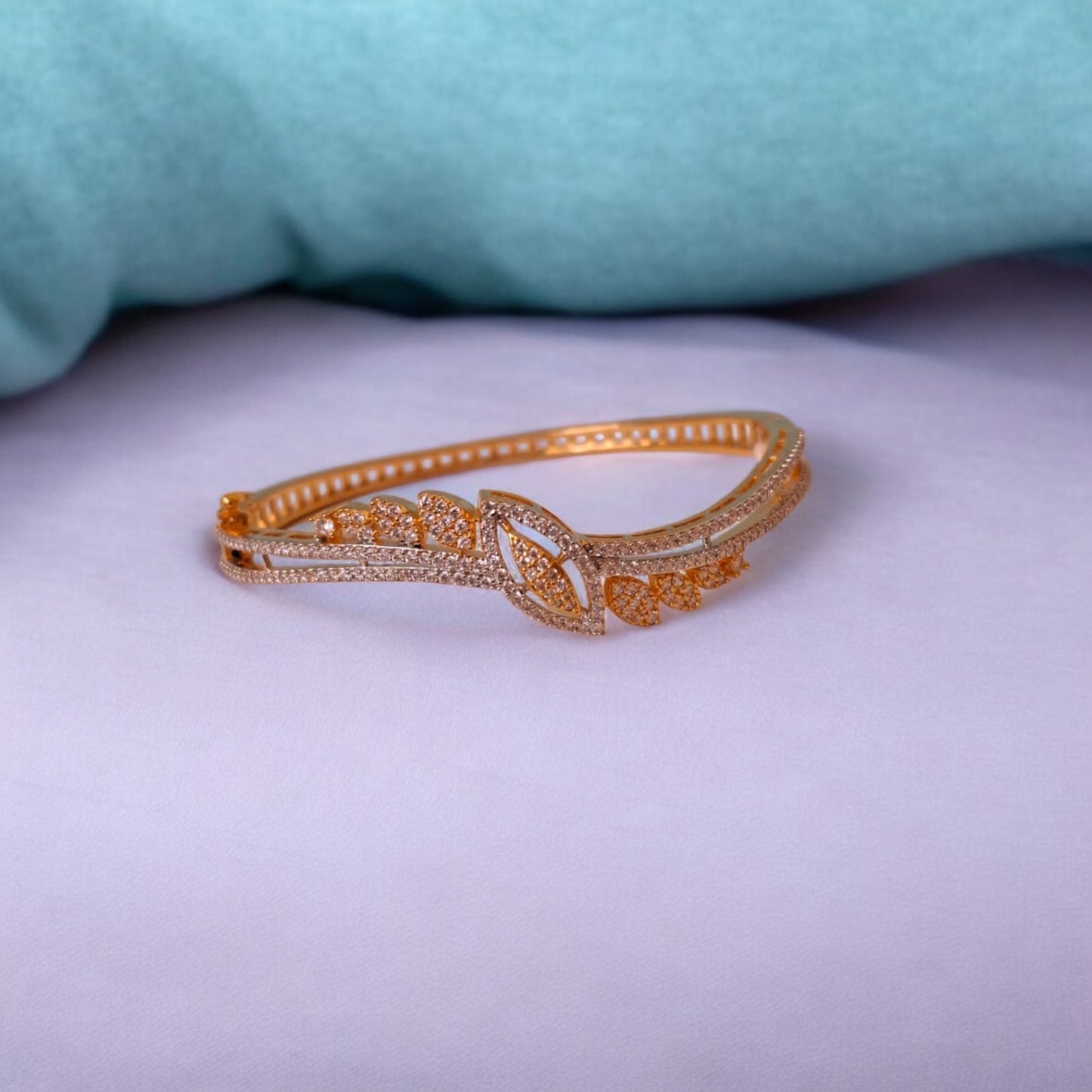 434439 Cubic Zirconia Classic Kada With Gold Plating