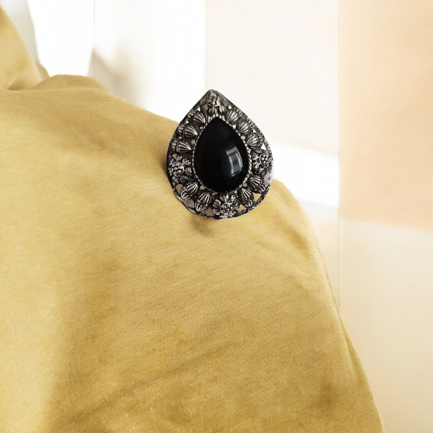 808810 Ring With Oxidised Plating