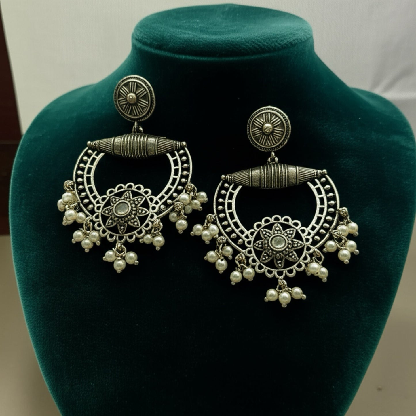808357 Classic Earring With Oxidised Plating