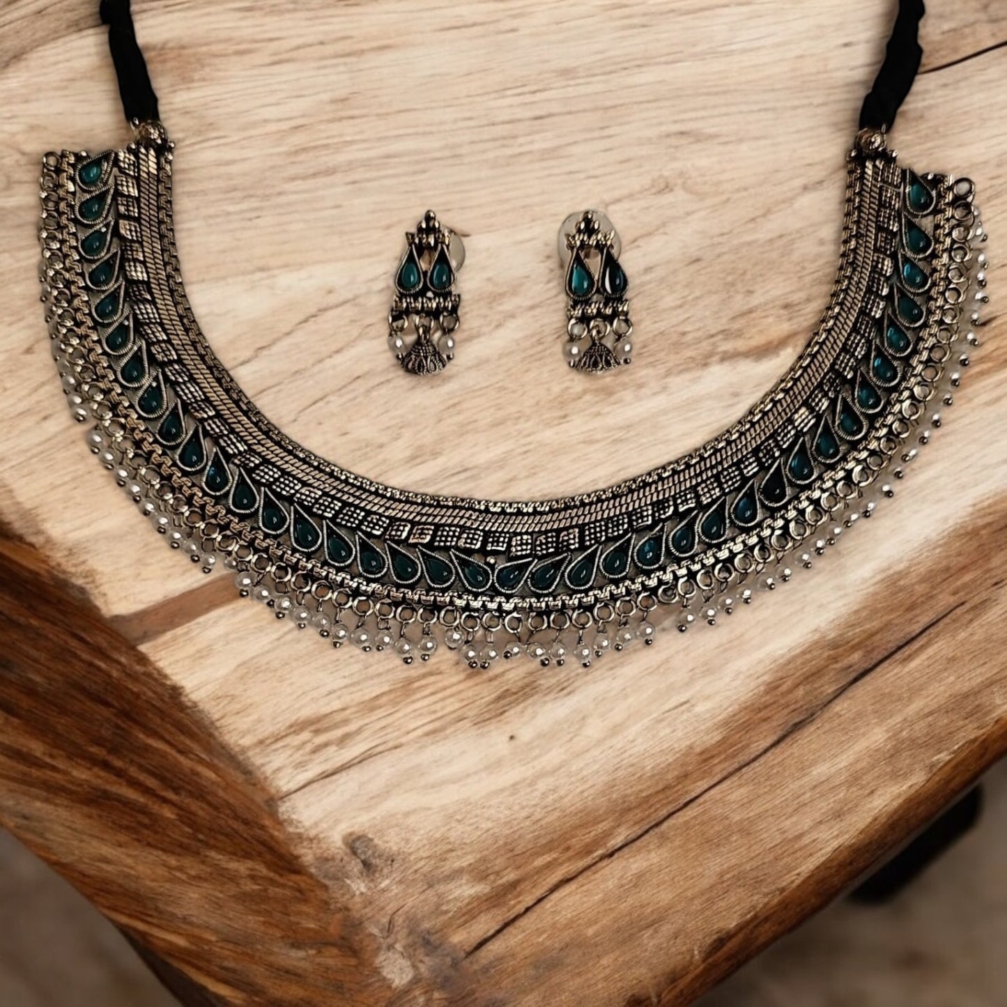 800298 Classic Necklace With Oxidised Plating-Green