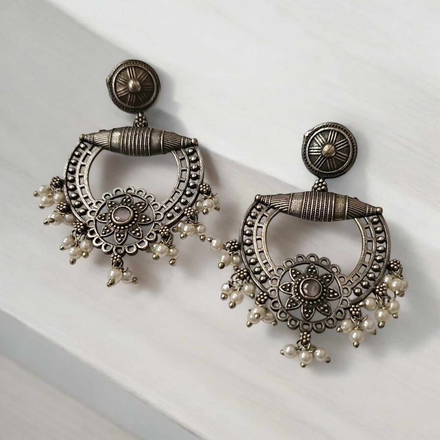 808357 Classic Earring With Oxidised Plating