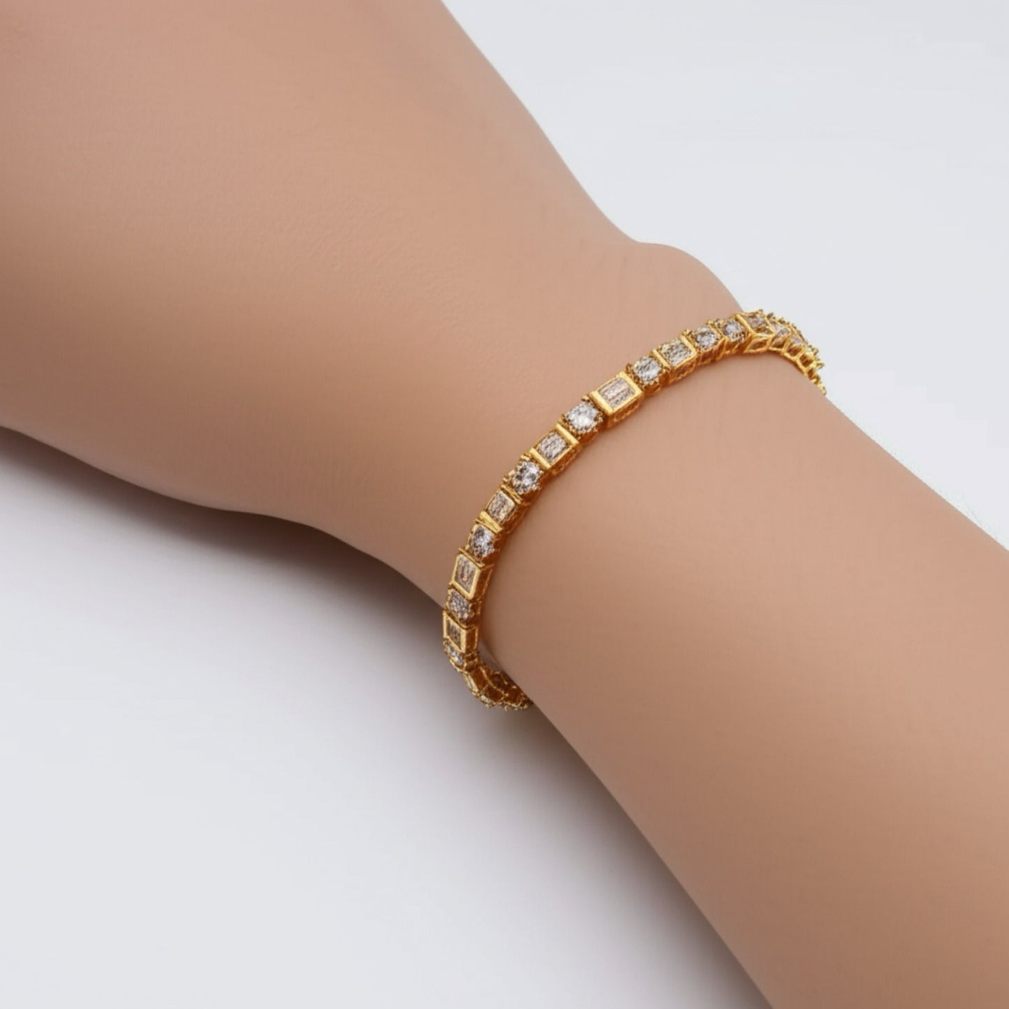 431773 Adjustable Bracelet With Gold Plating-White