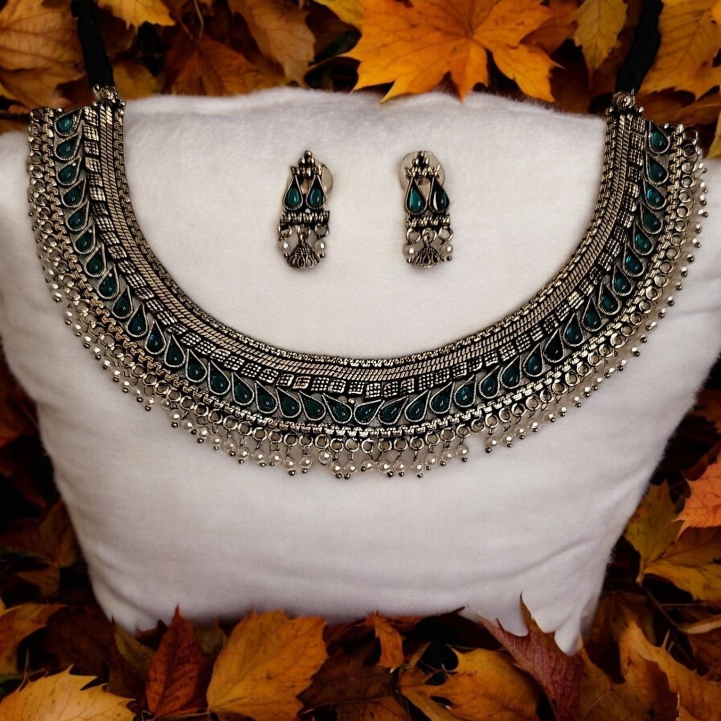 800298 Classic Necklace With Oxidised Plating-Green