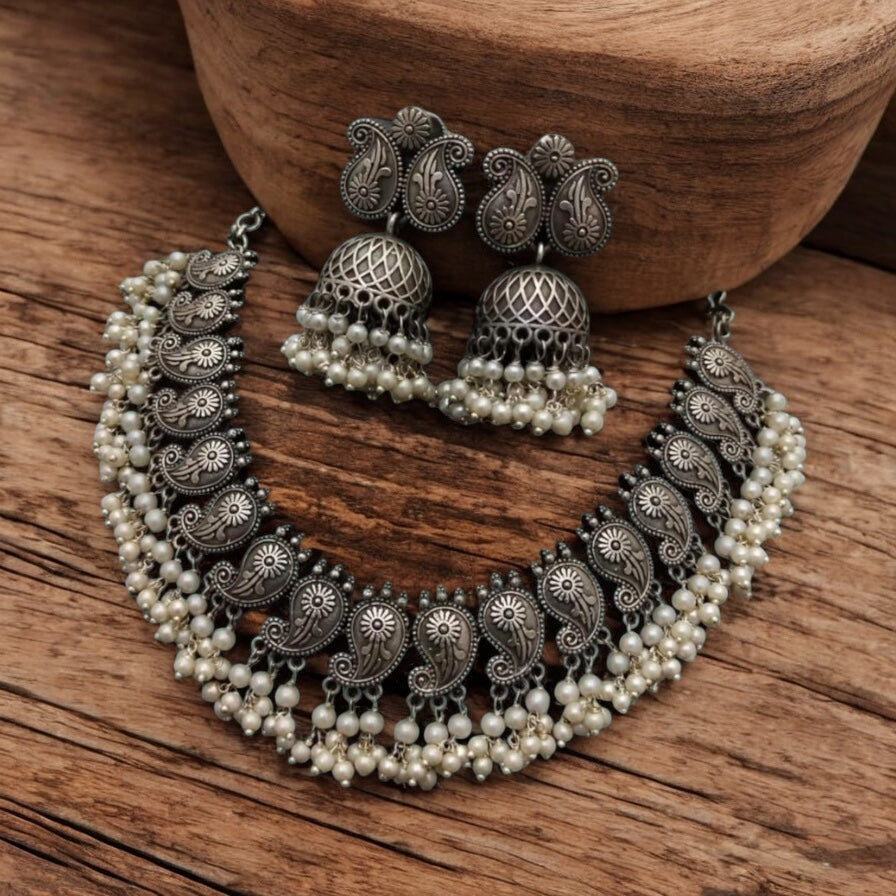 97999-NSO Classic Necklace With Oxidised Plating-White Moti