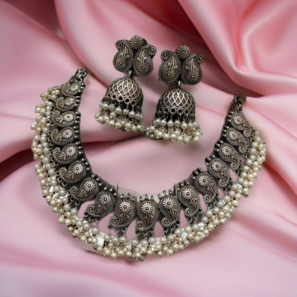 97999-NSO Classic Necklace With Oxidised Plating-White Moti